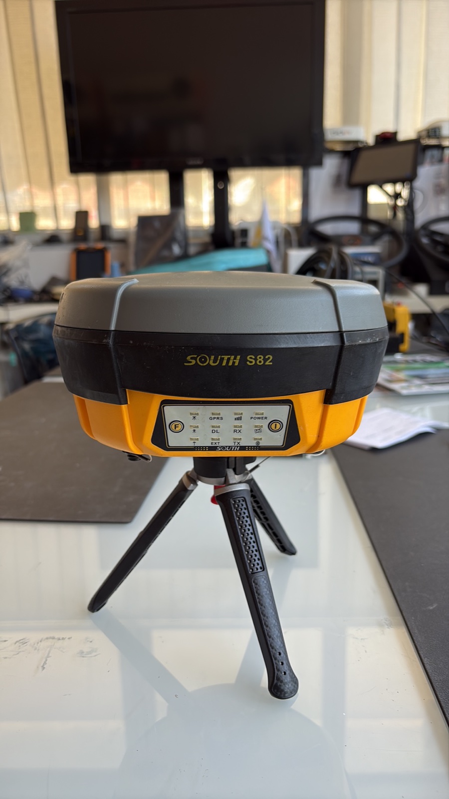 SOUTH S82